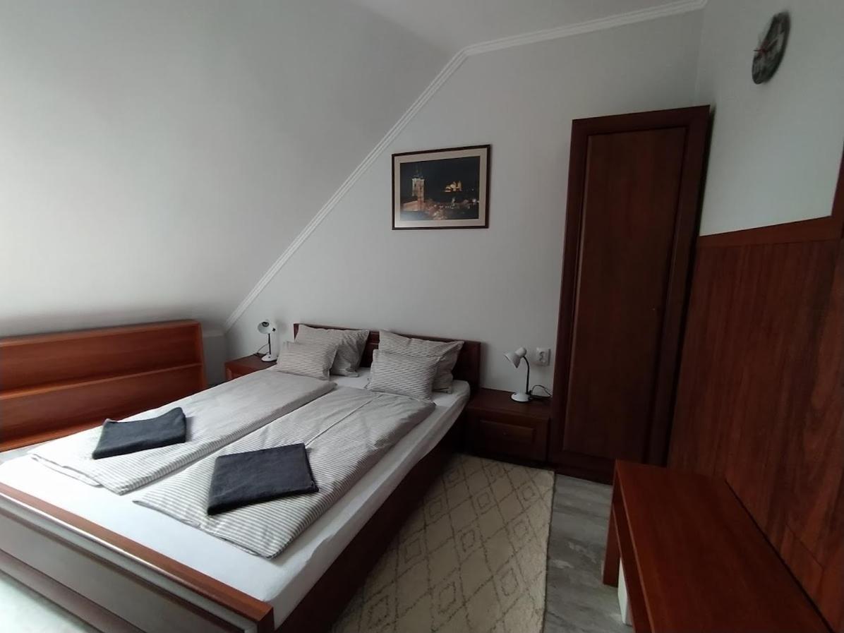 Borbarat Vendeghaz Villa Eger Luaran gambar