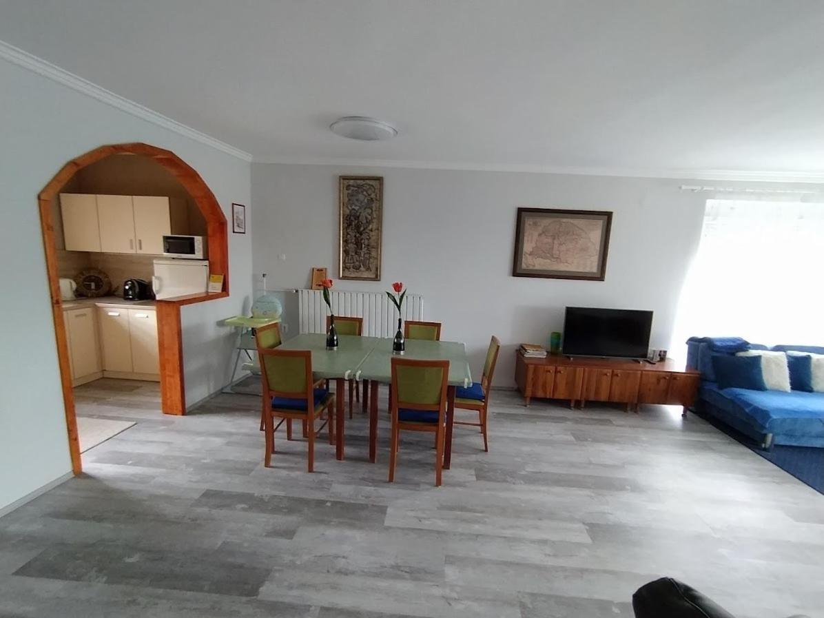 Borbarat Vendeghaz Villa Eger Luaran gambar